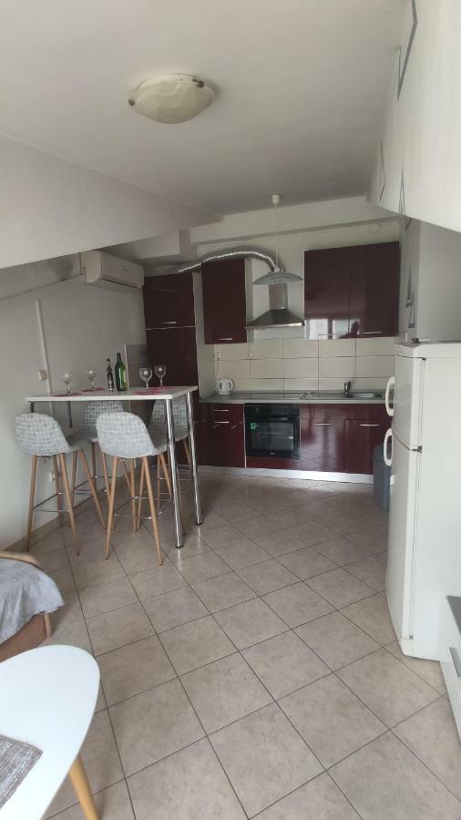 Small Northside Apartment سبليت المظهر الخارجي الصورة